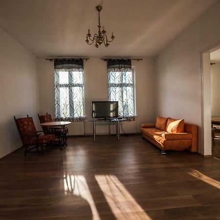 KaliszkiPrzestronny Apartamentアパートメント エクステリア 写真