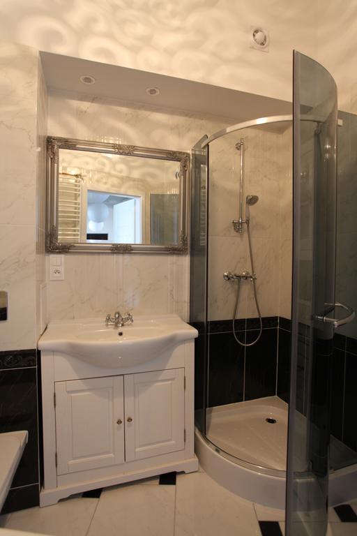 KaliszkiPrzestronny Apartamentアパートメント エクステリア 写真