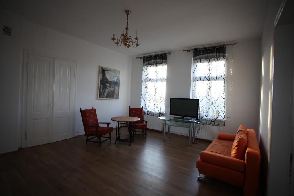 KaliszkiPrzestronny Apartamentアパートメント エクステリア 写真