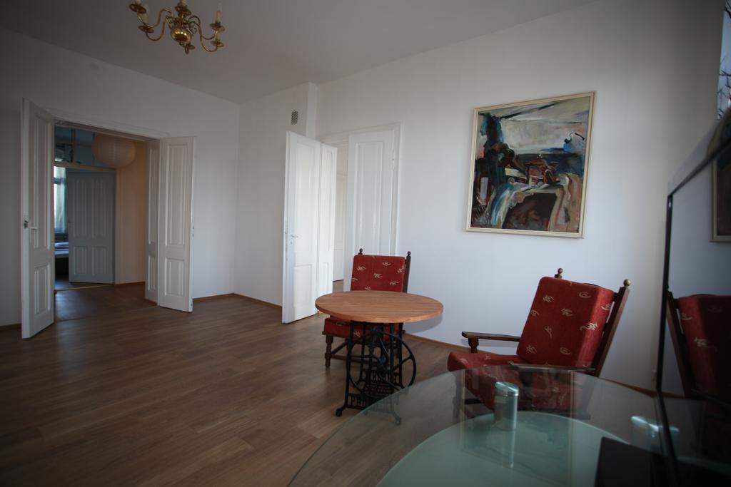 KaliszkiPrzestronny Apartamentアパートメント エクステリア 写真