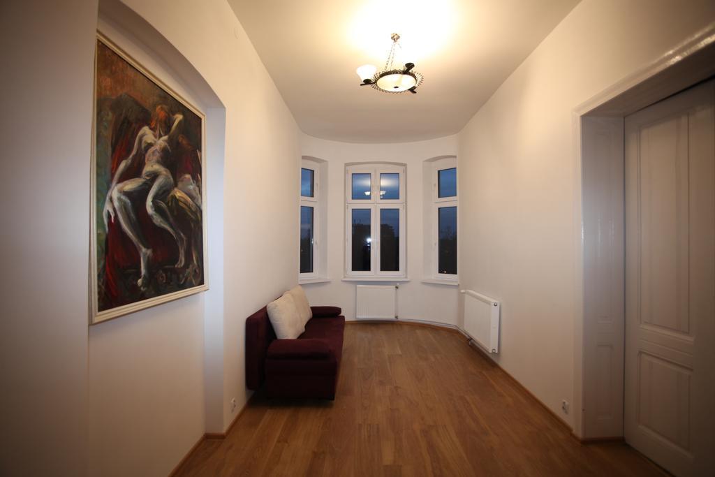 KaliszkiPrzestronny Apartamentアパートメント エクステリア 写真