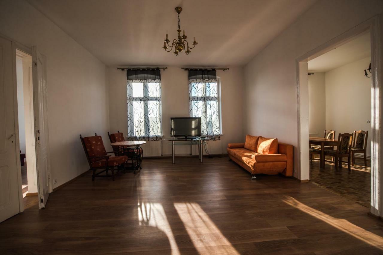 KaliszkiPrzestronny Apartamentアパートメント エクステリア 写真