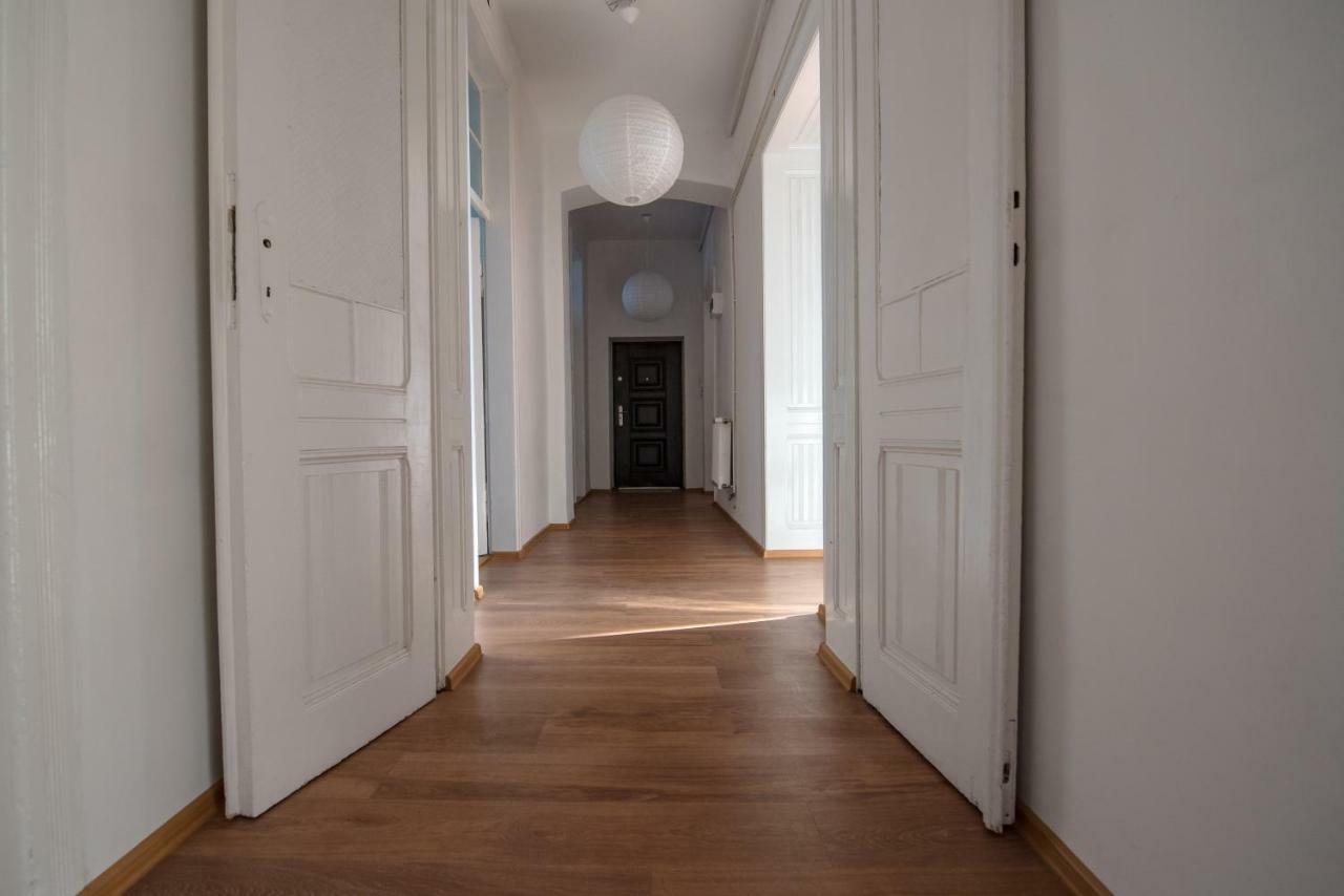 KaliszkiPrzestronny Apartamentアパートメント エクステリア 写真